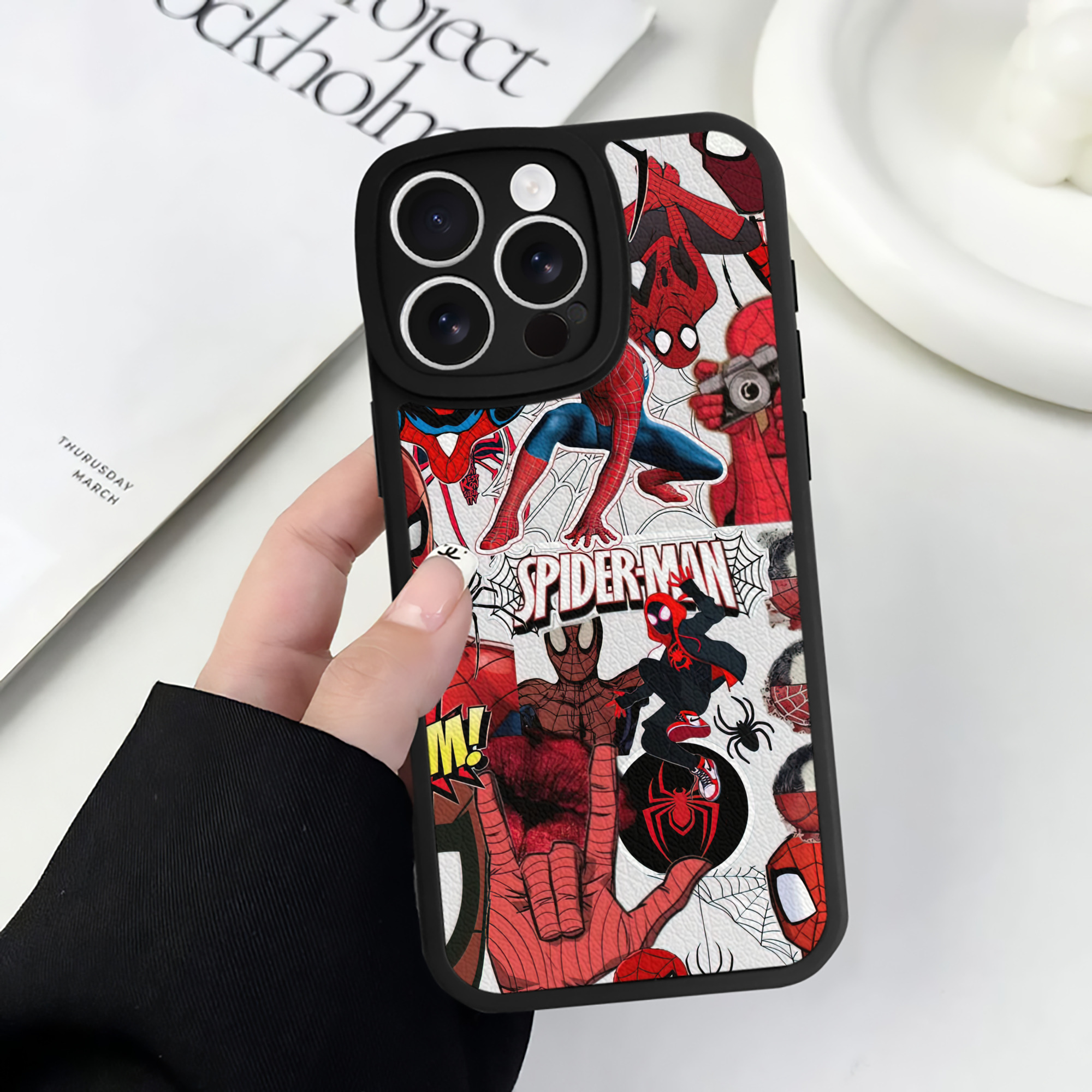 （画像用） Spider Man スパイダーマン 【iPhone 16シリーズ対応】シリコンスマホケース（レザー調） 材質：シリコン